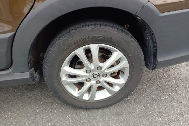 Used Dongfeng Fengon 360 2015 1.5L Manual Comfort 7-Seater China IV Standard Left Rear Wheel Hub