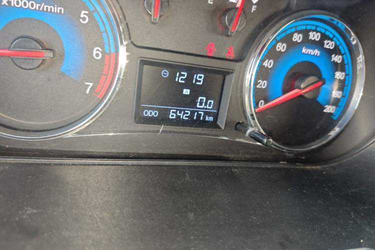 Used Dongfeng Fengon 360 2015 1.5L Manual Luxury 7-Seater China V Emission Standard Odometer Close Up