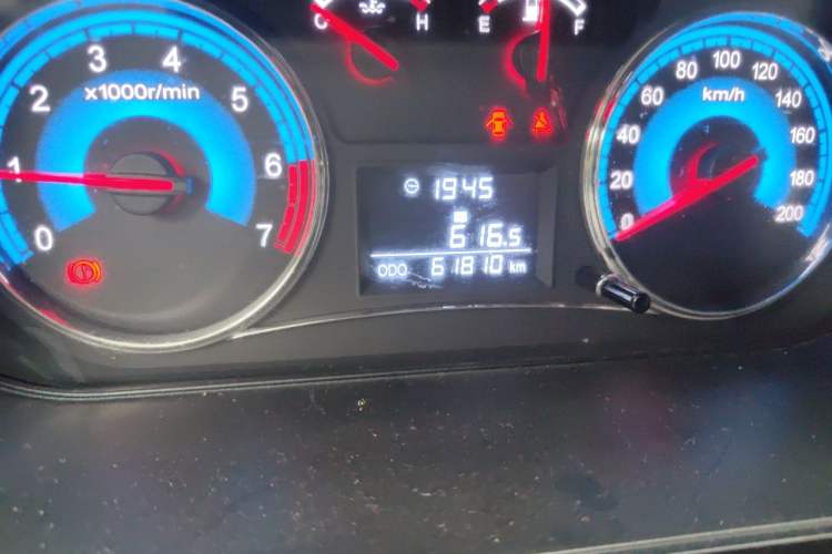 Used Dongfeng Fengon 360 2015 1.5L Manual Luxury 7-Seater China IV Standard Odometer Close Up