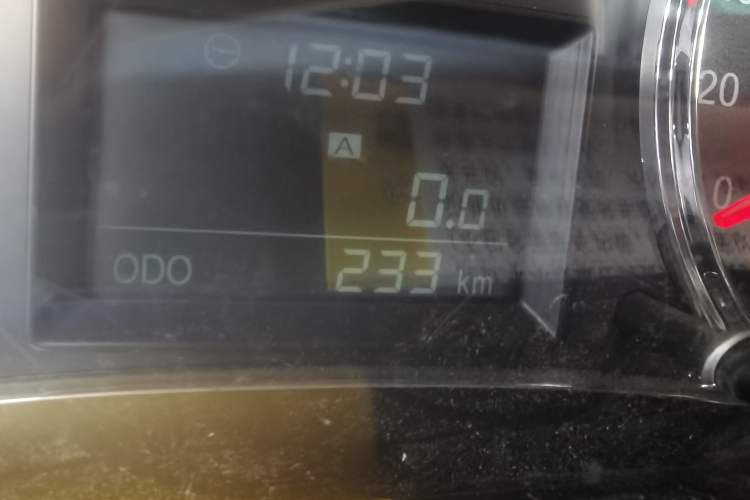 Used Dongfeng Fengon 360 2015 1.5L Manual Comfort 7-Seater China IV Standard Odometer Close Up