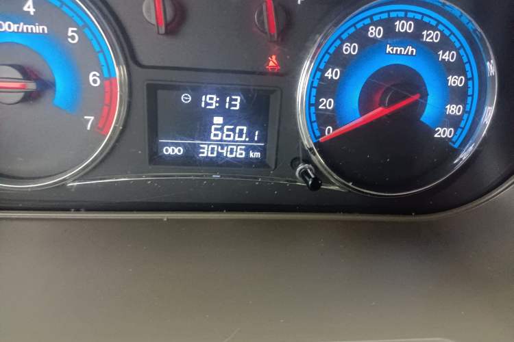 Used Dongfeng Fengon 360 2015 1.5L Manual Comfort 7-Seater China IV Standard Odometer Close Up