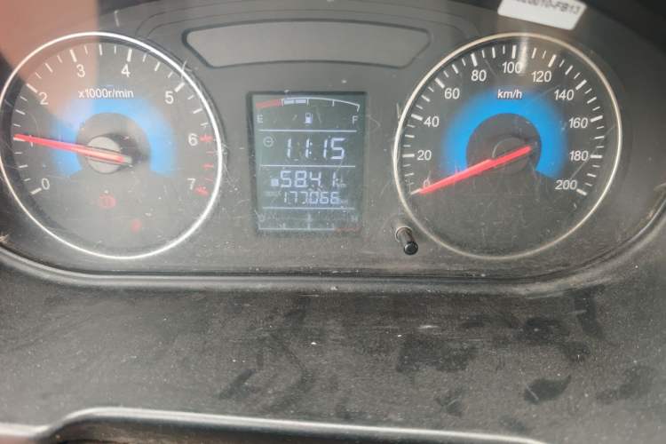 Used Dongfeng Fengon 360 2015 1.5L Manual Comfort II 7-Seater Odometer Close Up