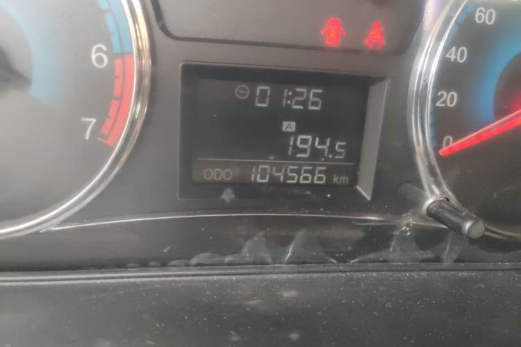 Used Dongfeng Fengon 360 2015 1.5L Manual Luxury 7-Seater China IV Standard Odometer Close Up