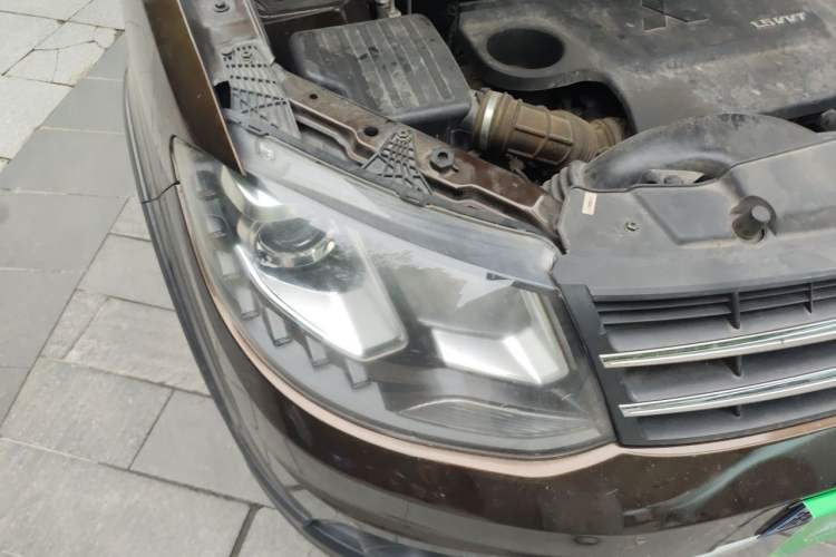 Used Dongfeng Fengon 360 2015 1.5L Manual Luxury 7-Seater China IV Standard Right Front Headlight