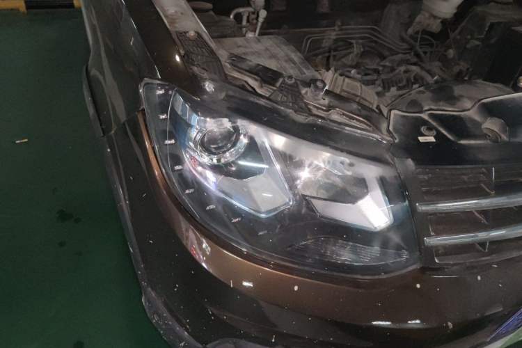 Used Dongfeng Fengon 360 2015 1.5L Manual Luxury 7-Seater China V Emission Standard Right Front Headlight