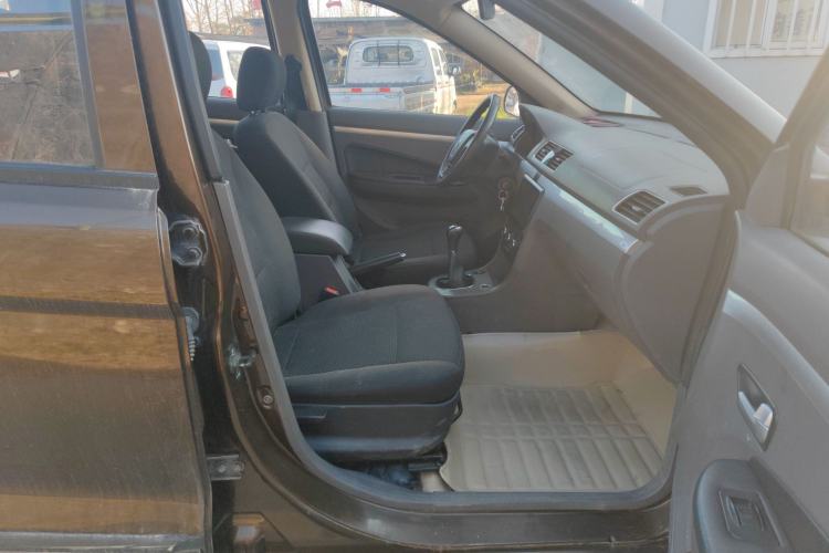 Used Dongfeng Fengon 360 2015 1.5L Manual Comfort 7-Seater China IV Standard Right Front Seat