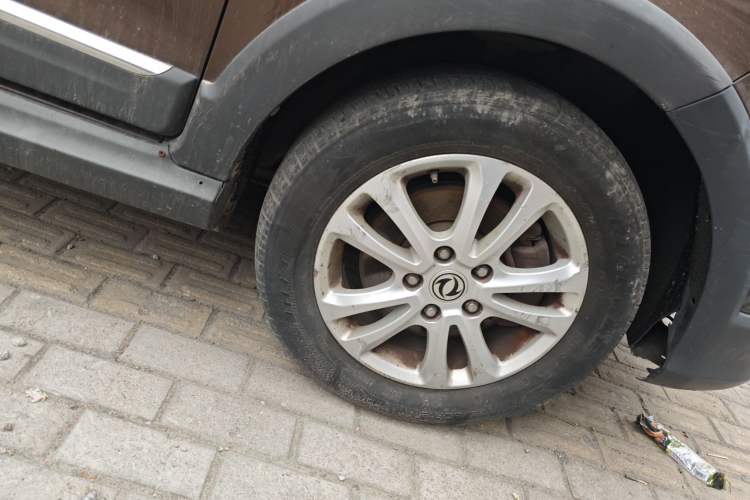 Used Dongfeng Fengon 360 2015 1.5L Manual Luxury 7-Seater China IV Standard Right Front Wheel Hub