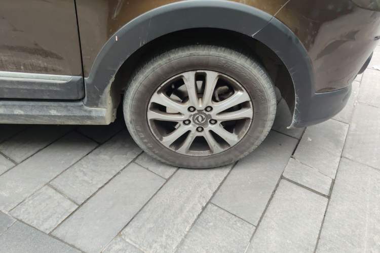 Used Dongfeng Fengon 360 2015 1.5L Manual Luxury 7-Seater China IV Standard Right Front Wheel Hub