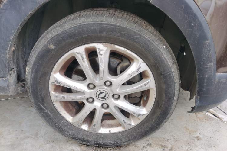 Used Dongfeng Fengon 360 2015 1.5L Manual Comfort 7-Seater China IV Standard Right Front Wheel Hub