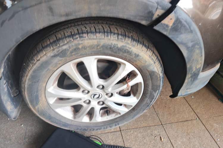 Used Dongfeng Fengon 360 2015 1.5L Manual Comfort II 7-Seater Right Front Wheel Hub