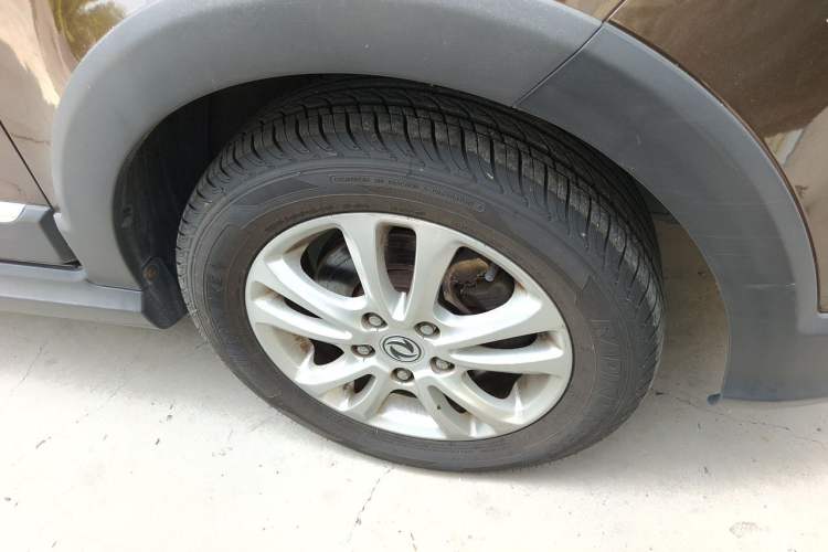 Used Dongfeng Fengon 360 2015 1.5L Manual Luxury 7-Seater China IV Standard Right Front Wheel Hub