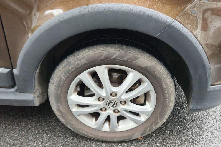 Used Dongfeng Fengon 360 2015 1.5L Manual Comfort II 7-Seater Right Front Wheel Hub