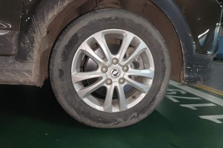 Used Dongfeng Fengon 360 2015 1.5L Manual Luxury 7-Seater China V Emission Standard Right Front Wheel Hub
