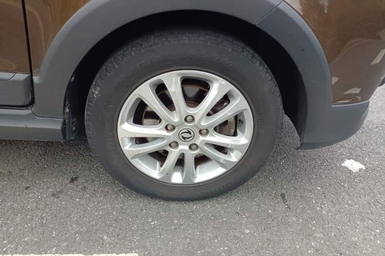 Used Dongfeng Fengon 360 2015 1.5L Manual Comfort 7-Seater China IV Standard Right Front Wheel Hub