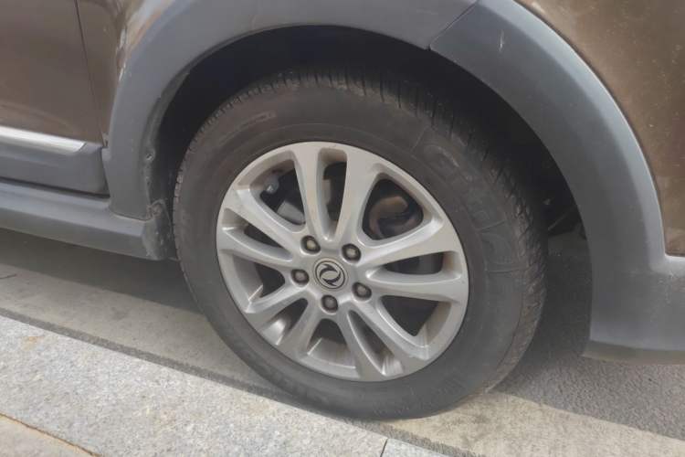 Used Dongfeng Fengon 360 2015 1.5L Manual Luxury 7-Seater China IV Standard Right Front Wheel Hub