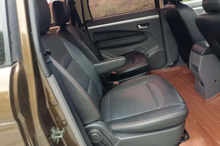 Used Dongfeng Fengon 360 2015 1.5L Manual Comfort 7-Seater China IV Standard Right Rear Seat