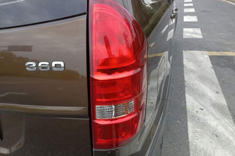 Used Dongfeng Fengon 360 2015 1.5L Manual Comfort 7-Seater China IV Standard Right Rear Taillight