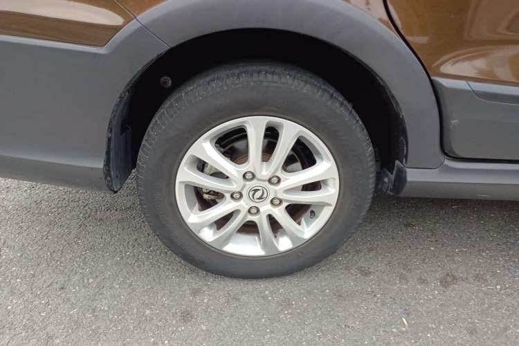 Used Dongfeng Fengon 360 2015 1.5L Manual Comfort 7-Seater China IV Standard Right Rear Wheel Hub