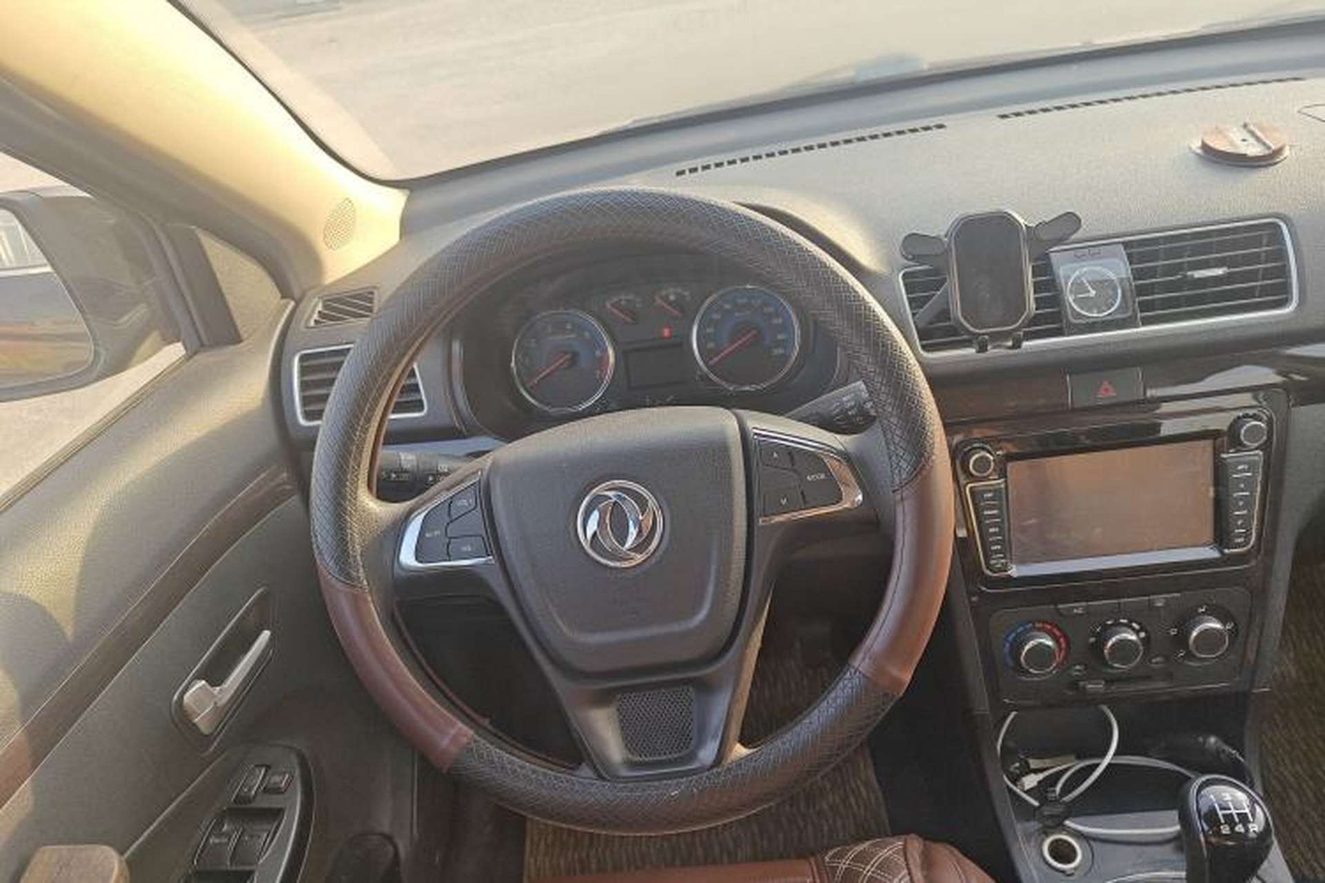 Used Dongfeng Fengon 360 2015 1.5L Manual Luxury 7-Seater China IV Standard Steering Wheel