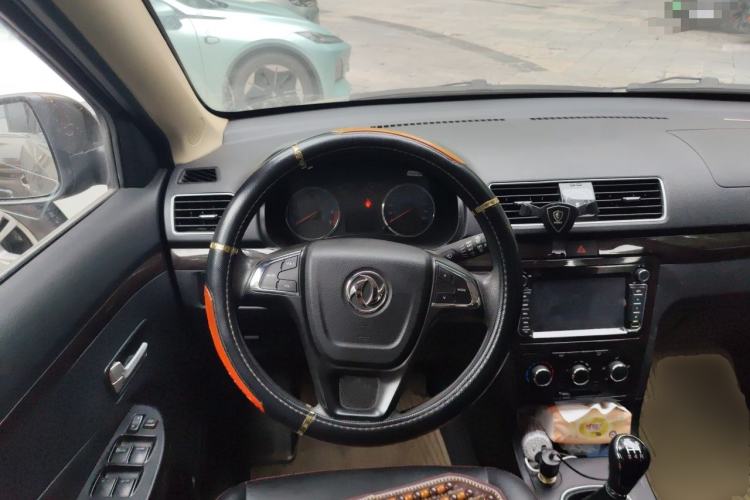 Used Dongfeng Fengon 360 2015 1.5L Manual Luxury 7-Seater China IV Standard Steering Wheel