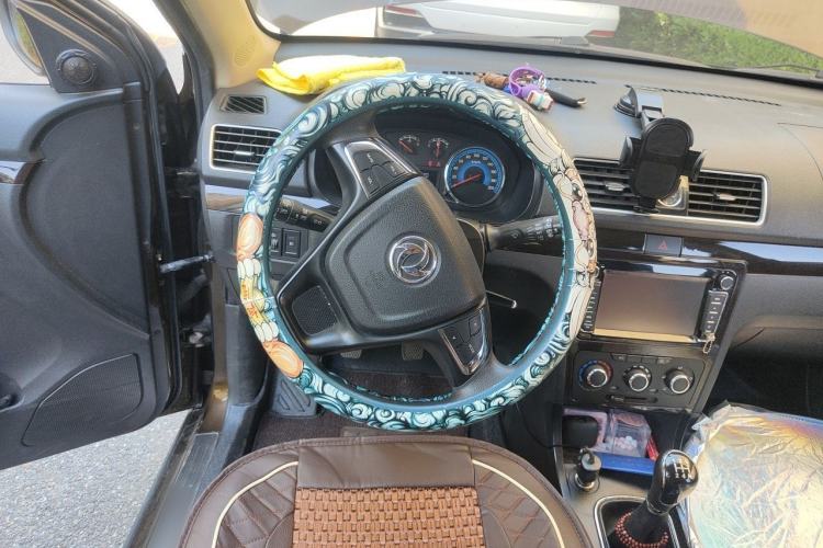 Used Dongfeng Fengon 360 2015 1.5L Manual Luxury 7-Seater China V Emission Standard Steering Wheel