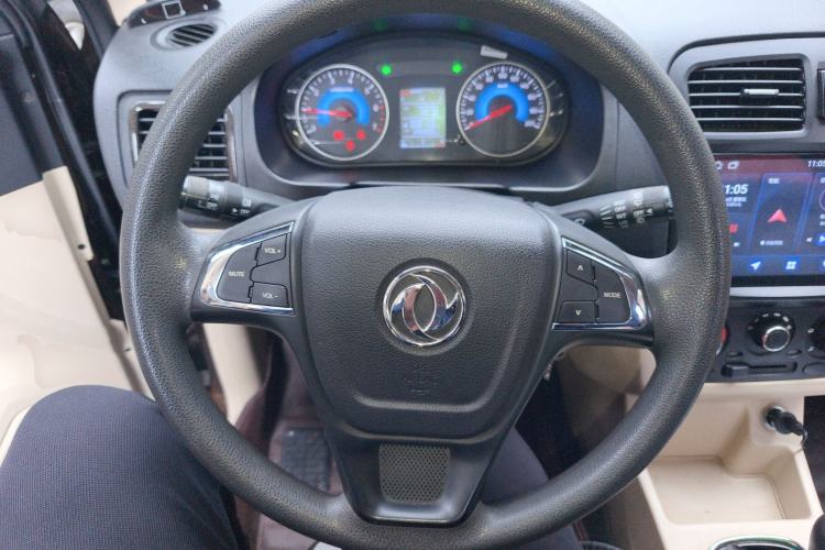 Used Dongfeng Fengon 360 2015 1.5L Manual Comfort II 7-Seater Steering Wheel