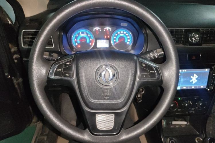 Used Dongfeng Fengon 360 2015 1.5L Manual Luxury 7-Seater China V Emission Standard Steering Wheel