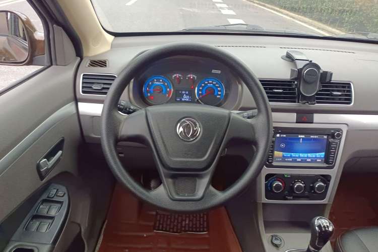Used Dongfeng Fengon 360 2015 1.5L Manual Comfort 7-Seater China IV Standard Steering Wheel
