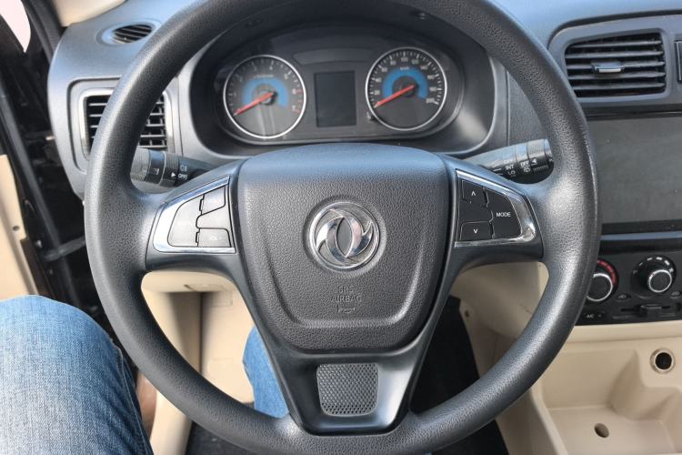 Used Dongfeng Fengon 360 2015 1.5L Manual Comfort II 7-Seater Steering Wheel
