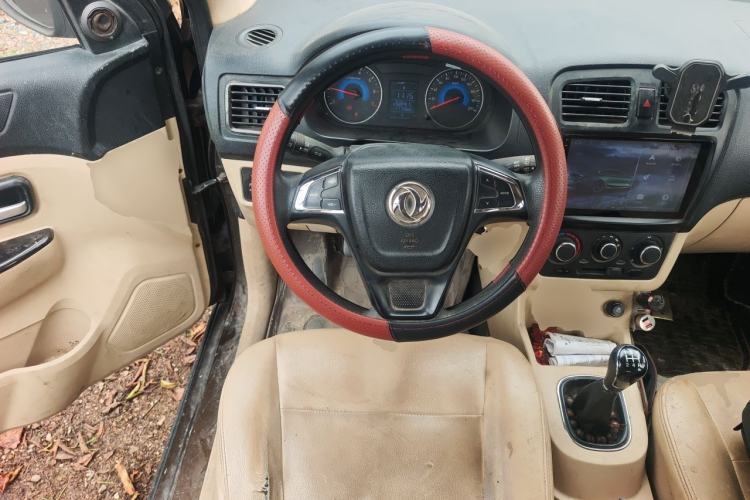 Used Dongfeng Fengon 360 2015 1.5L Manual Comfort II 7-Seater Steering Wheel