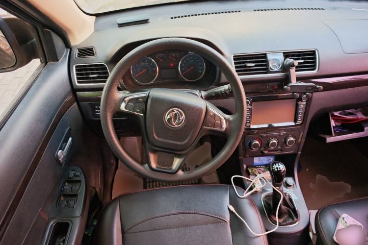 Used Dongfeng Fengon 360 2015 1.5L Manual Luxury 7-Seater China V Emission Standard Steering Wheel