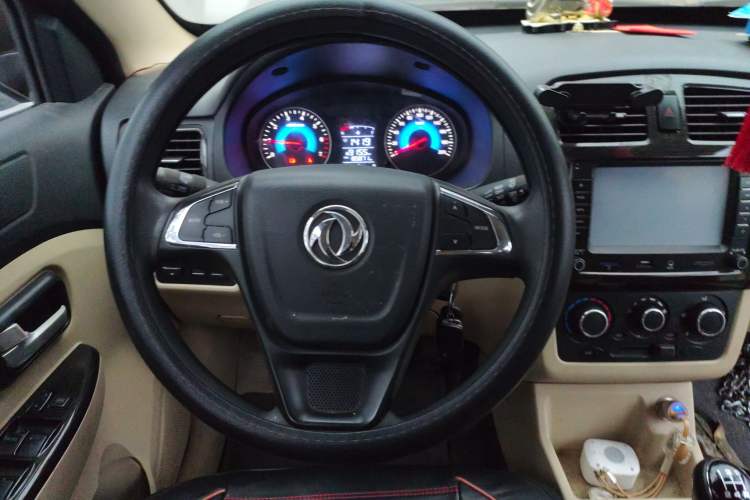 Used Dongfeng Fengon 360 2015 1.5L Manual Comfort II 7-Seater Steering Wheel