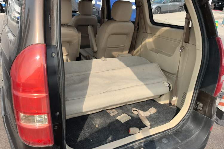 Used Dongfeng Fengon 360 2015 1.5L Manual Comfort II 7-Seater Trunk