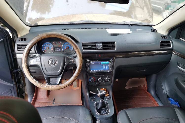 Used Dongfeng Fengon 360 2015 1.5L Manual Luxury 7-Seater China IV Standard Center Console