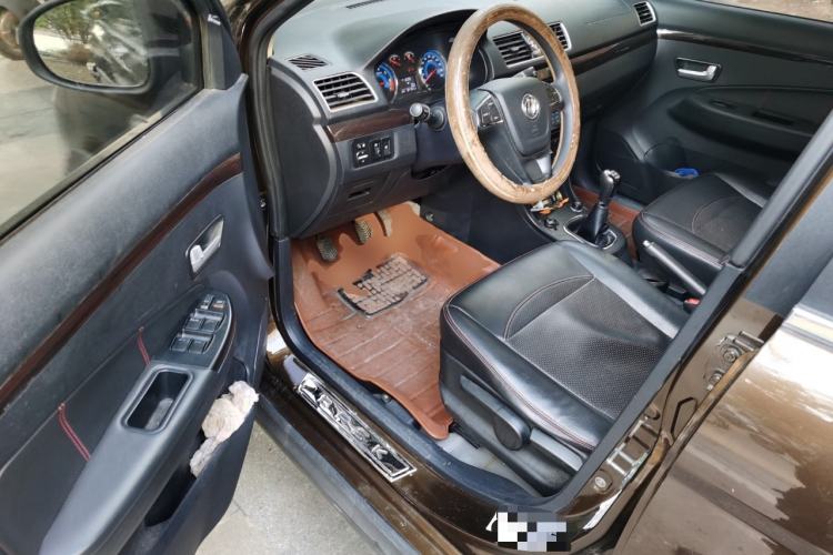 Used Dongfeng Fengon 360 2015 1.5L Manual Luxury 7-Seater China IV Standard Driver Seat
