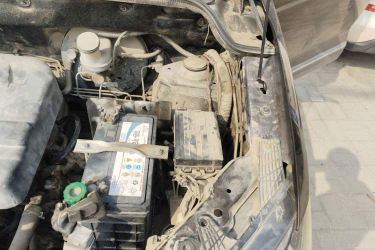 Used Dongfeng Fengon 360 2015 1.5L Manual Comfort II 7-Seater Engine Bay Left