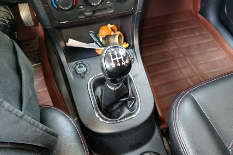 Used Dongfeng Fengon 360 2015 1.5L Manual Luxury 7-Seater China IV Standard Gear Lever