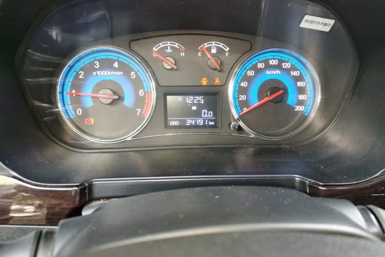 Used Dongfeng Fengon 360 2015 1.5L Manual Luxury 7-Seater China IV Standard Odometer Close Up