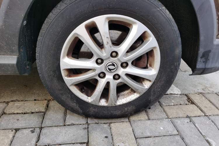 Used Dongfeng Fengon 360 2015 1.5L Manual Luxury 7-Seater China IV Standard Right Front Wheel Hub