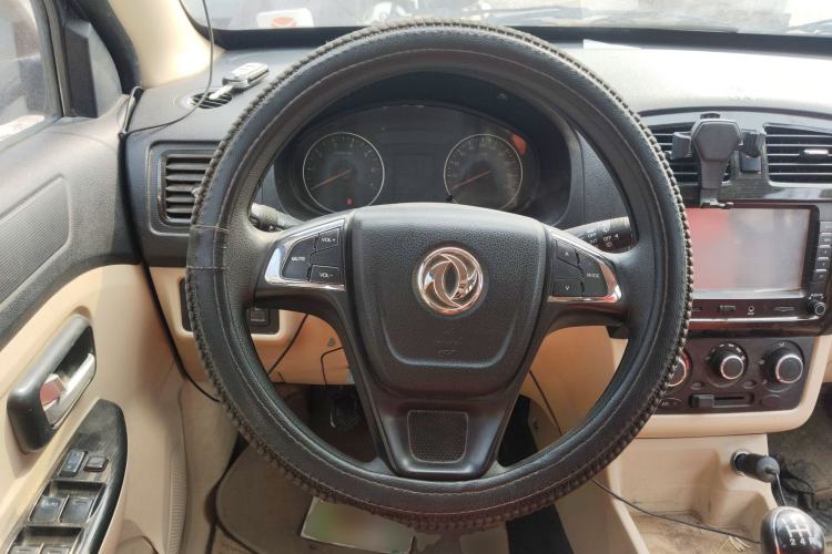 Used Dongfeng Fengon 360 2015 1.5L Manual Comfort II 7-Seater Steering Wheel