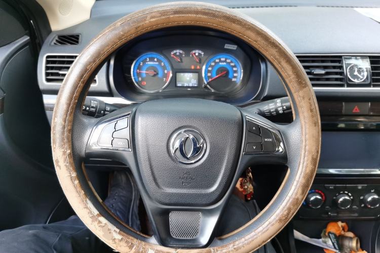 Used Dongfeng Fengon 360 2015 1.5L Manual Luxury 7-Seater China IV Standard Steering Wheel