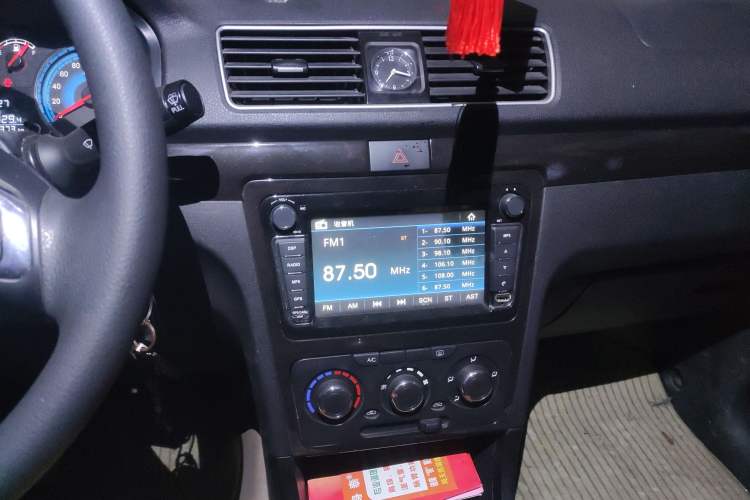 Used Dongfeng Fengon 360 2015 1.5L Manual Comfort 7-Seater China IV Standard Audio And AC Panel