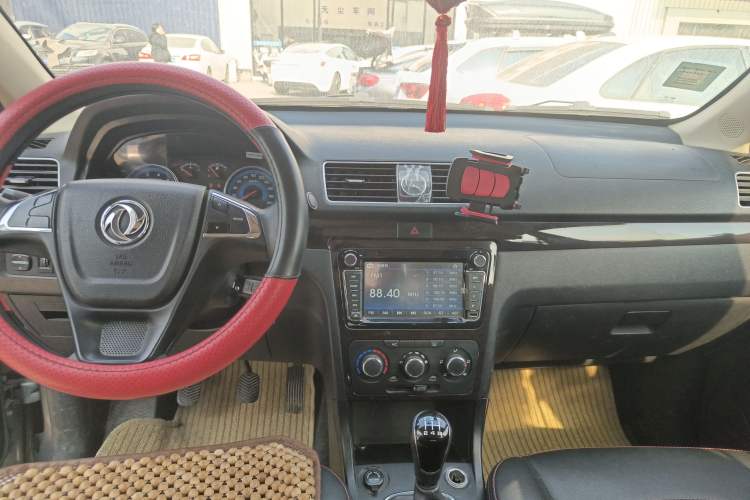 Used Dongfeng Fengon 360 2015 1.5L Manual Luxury 7-Seater China IV Standard Audio And AC Panel