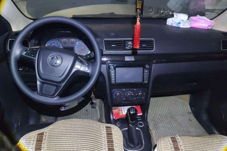 Used Dongfeng Fengon 360 2015 1.5L Manual Comfort 7-Seater China IV Standard Center Console