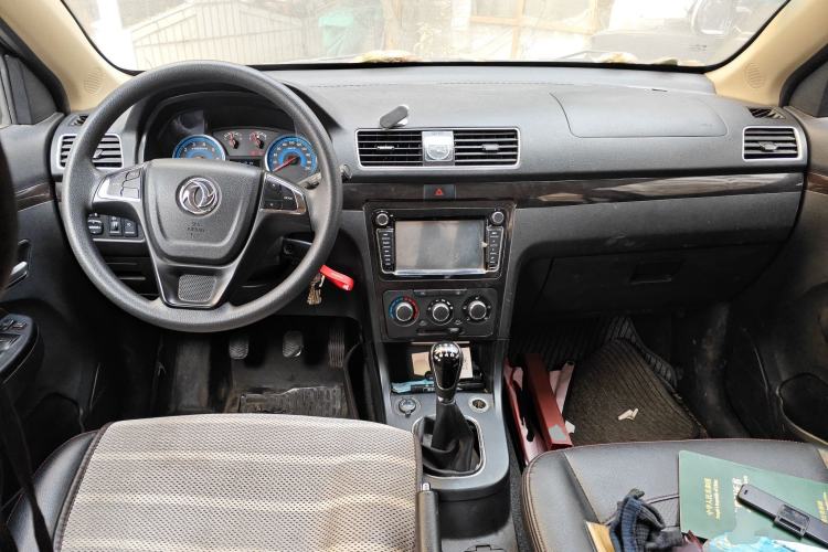 Used Dongfeng Fengon 360 2015 1.5L Manual Luxury 7-Seater China IV Standard Center Console