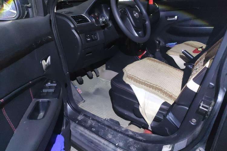 Used Dongfeng Fengon 360 2015 1.5L Manual Comfort 7-Seater China IV Standard Driver Seat