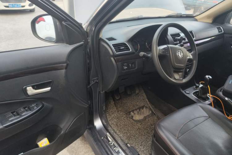 Used Dongfeng Fengon 360 2015 1.5L Manual Luxury Model 5 Seats China IV Standard Driver Seat