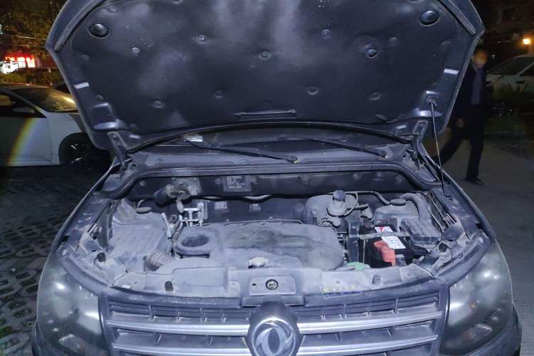 Used Dongfeng Fengon 360 2015 1.5L Manual Comfort 7-Seater China IV Standard Engine Bay