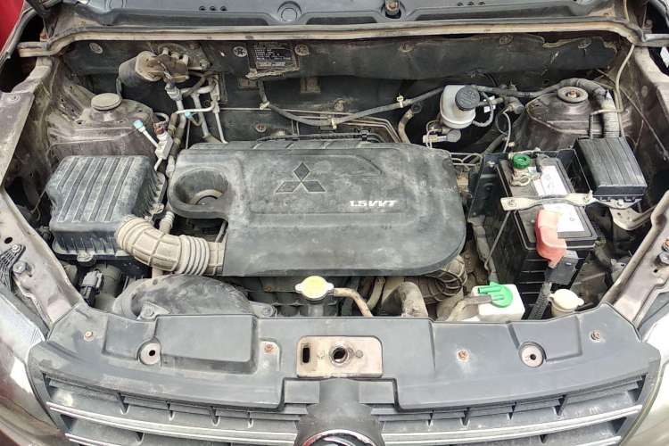 Used Dongfeng Fengon 360 2015 1.5L Manual Luxury 7-Seater China IV Standard Engine Bay