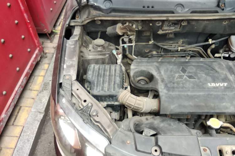 Used Dongfeng Fengon 360 2015 1.5L Manual Luxury 7-Seater China IV Standard Engine Bay Right